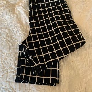 NWT Joseph Ribkoff Black and White Window Pane Pants.